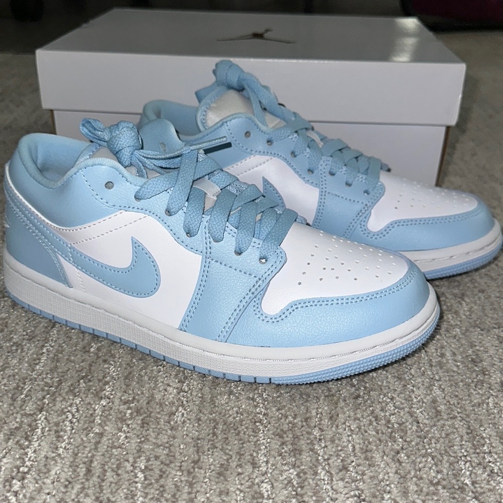 Woman’s air Jordan 1 low “ICE BLUE” never tried on/worn